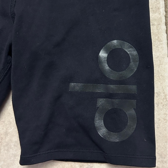 Alo Yoga Bike Shorts - Picture 5 of 5